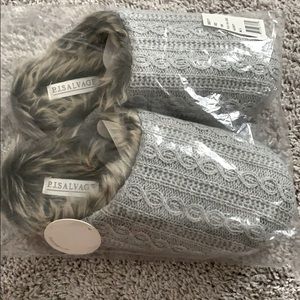 Slippers/house shoes